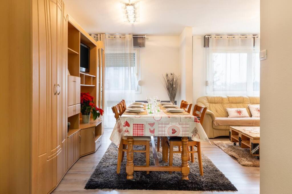 Superbe Appartement Spacieux Avec Parking Gratuit Illzach Kültér fotó