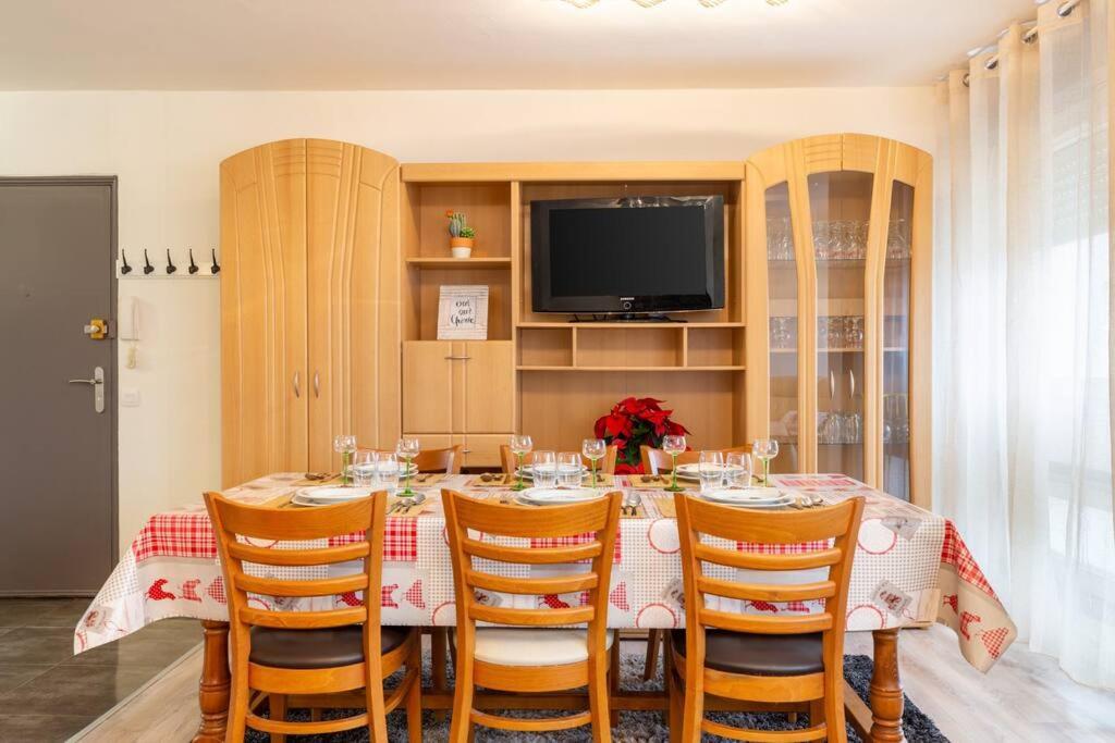 Superbe Appartement Spacieux Avec Parking Gratuit Illzach Kültér fotó