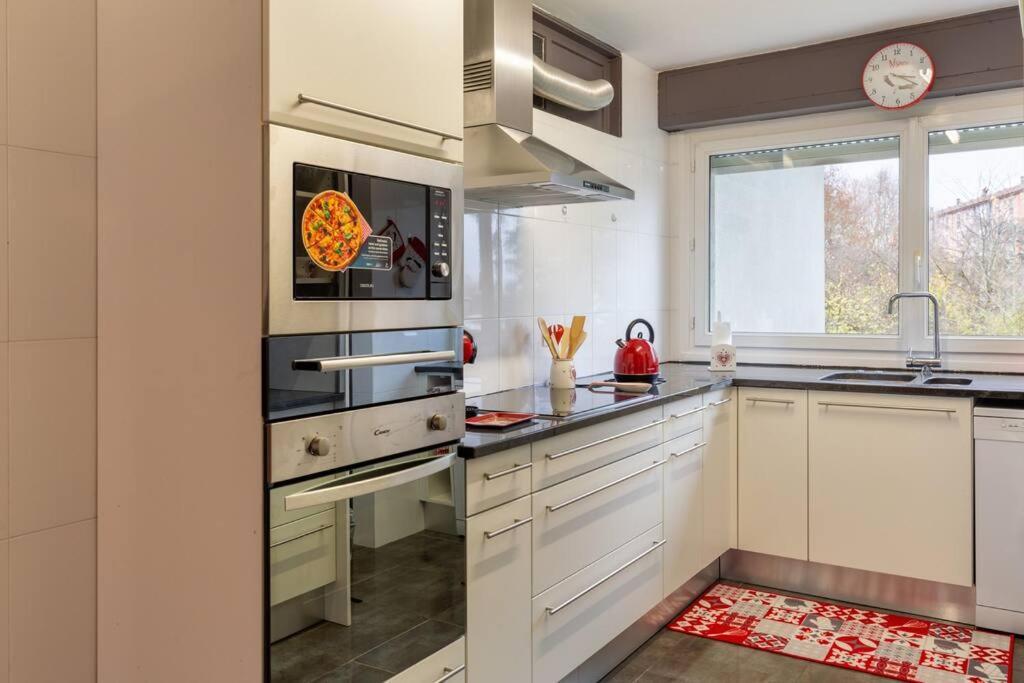 Superbe Appartement Spacieux Avec Parking Gratuit Illzach Kültér fotó