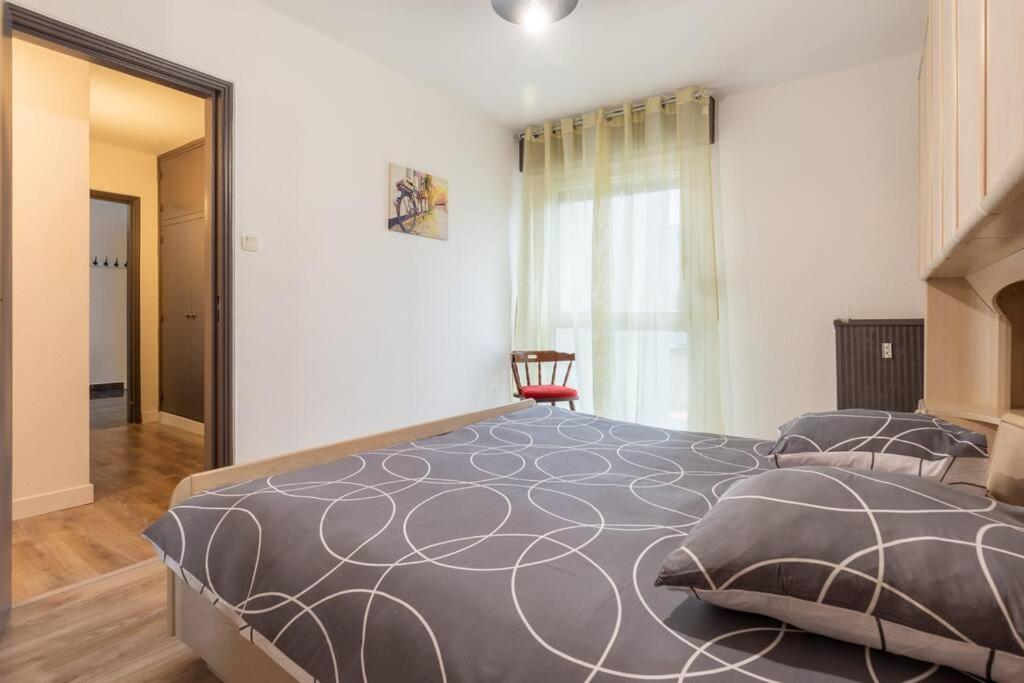 Superbe Appartement Spacieux Avec Parking Gratuit Illzach Kültér fotó