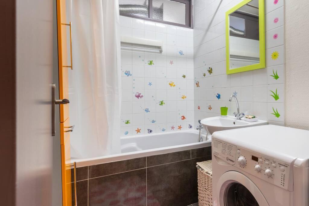 Superbe Appartement Spacieux Avec Parking Gratuit Illzach Kültér fotó